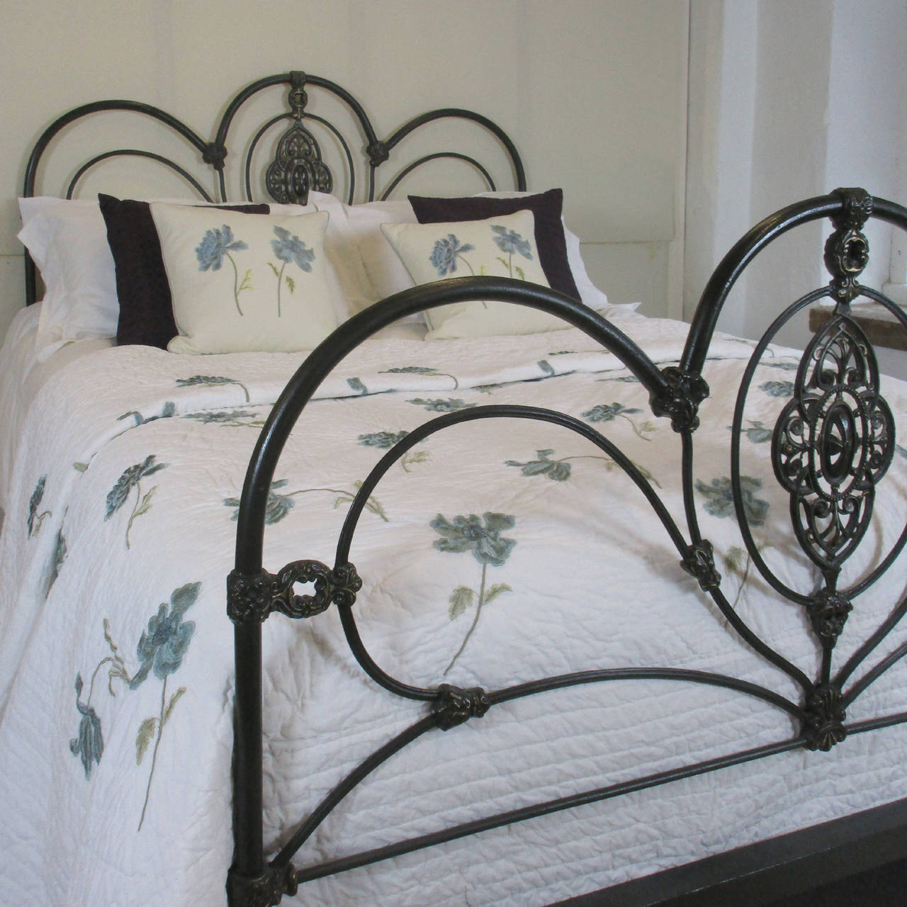 An attractive cast iron bedstead with gold lining decoration on the decorative castings.

This bed accepts a 60 in wide (5 ft or 150 cm) mattress and bed base set, which is British King Size or American Queen Size.
The price is for the bedstead