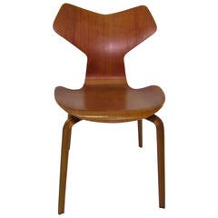 Arne Jacobsen for Fritz Hansen Grand Prix Chair 3130 Arne Jacobsen for Fritz Hansen Grand Prix Chair 3130