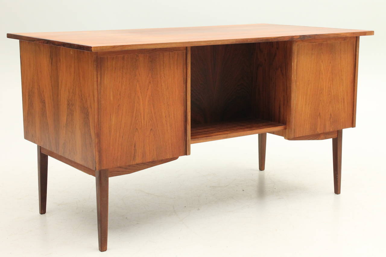 Danish Mid-Century Modern Rosewood Desk In Excellent Condition In Houston, TX