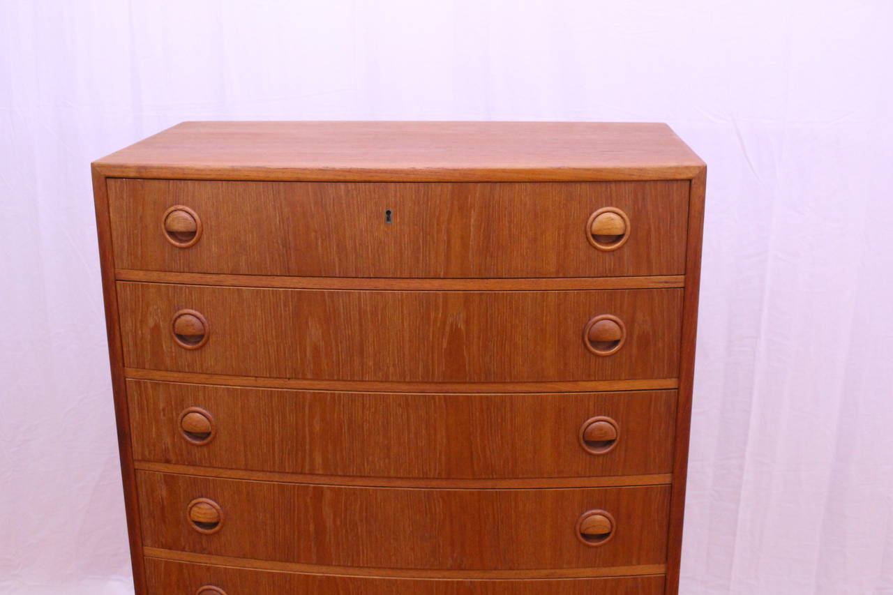 Danish Mid-Century Modern Teak Chest of Drawers In Excellent Condition In Houston, TX