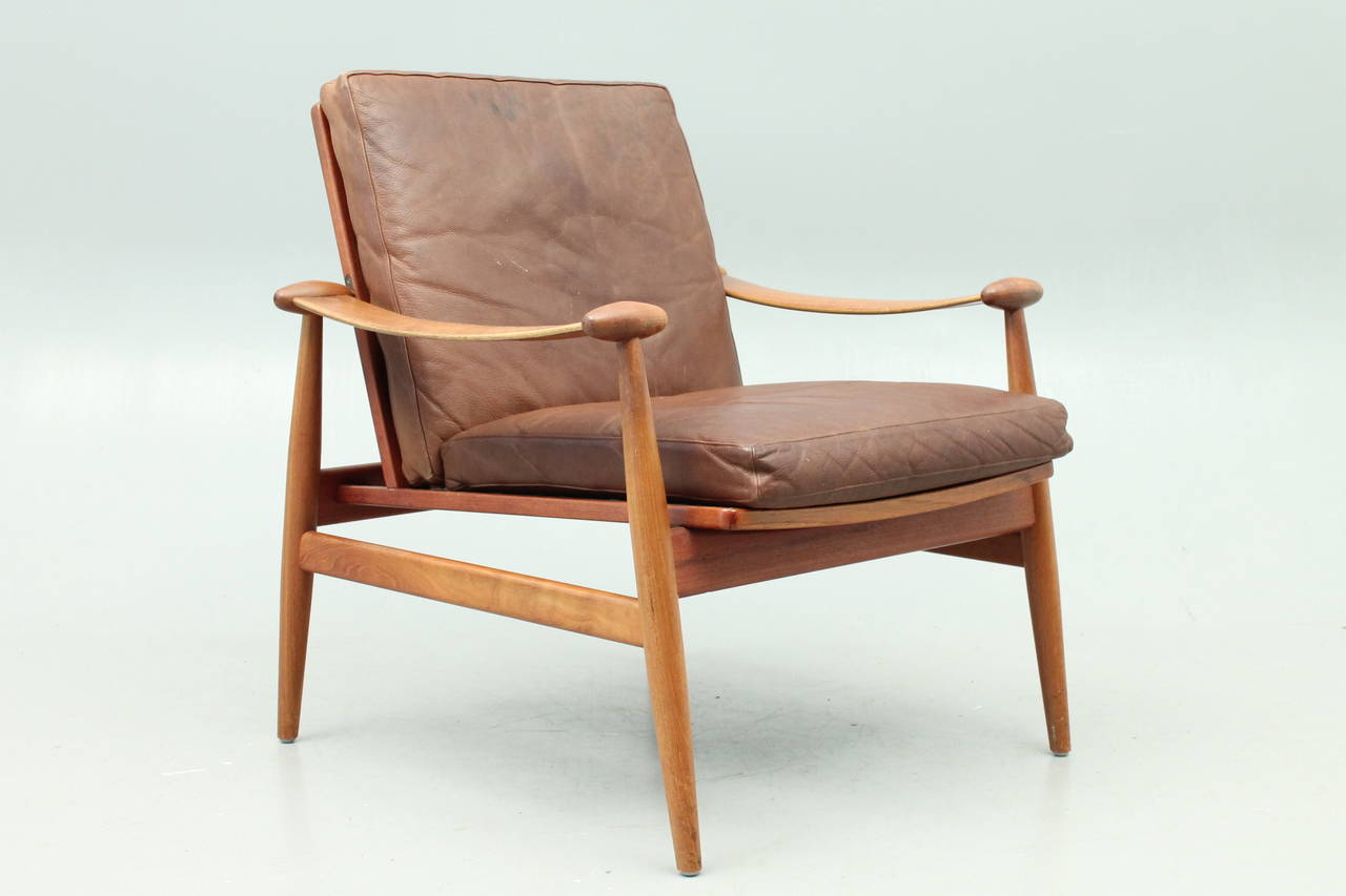 Original Finn Juhl easy chair for France & Daverkosen. This chair has the original leather and the wooden frame was recently restored. This stunning arm chair is on of Finn Juhl's most recognizable designs and was originally commissioned in 1954. 