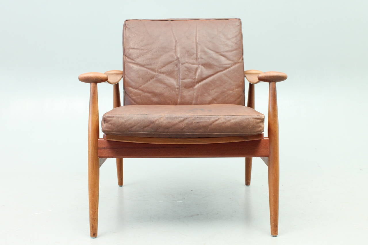 Finn Juhl Spade Chair FD133 with Brown Leather - Danish, Mid Century Modern In Excellent Condition For Sale In Houston, TX
