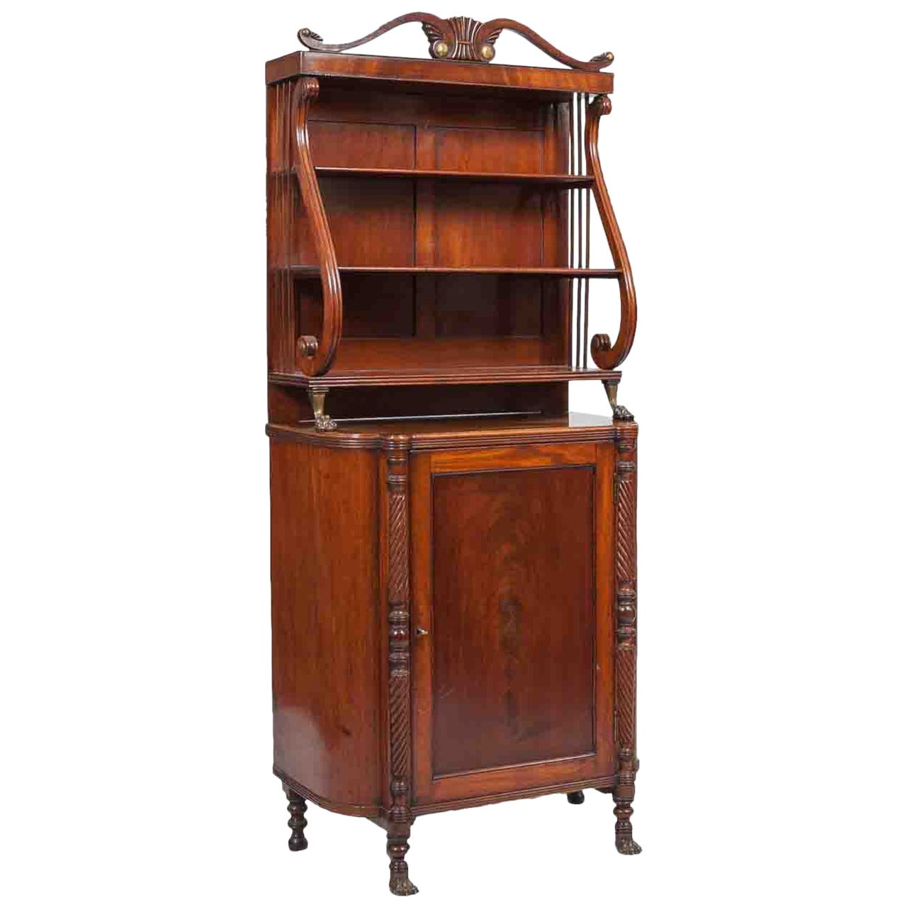 chiffonnier d'acajou Regency du 19ème siècle monté sur laiton en vente