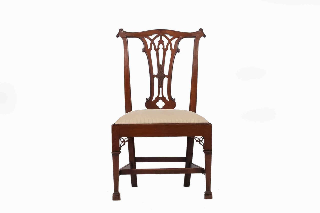 Satz von sechs Esszimmerstühlen im gotischen Chippendale-Stil aus dem frühen 19. Jahrhundert im Zustand „Hervorragend“ im Angebot in Dublin 8, IE