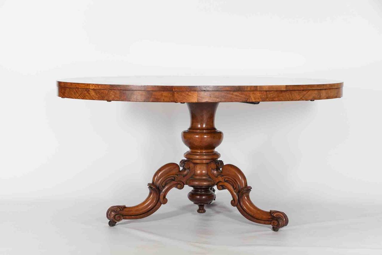 19th Century Regency Oval Walnut Supper Table In Excellent Condition In Dublin 8, IE