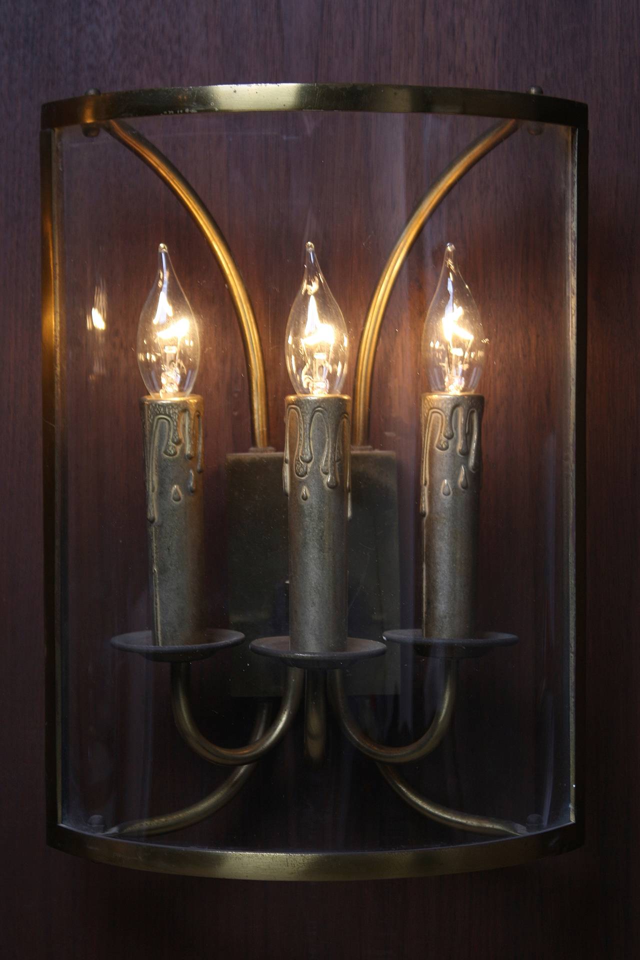 20th Century Brass and Glass English Wall Lantern For Sale
