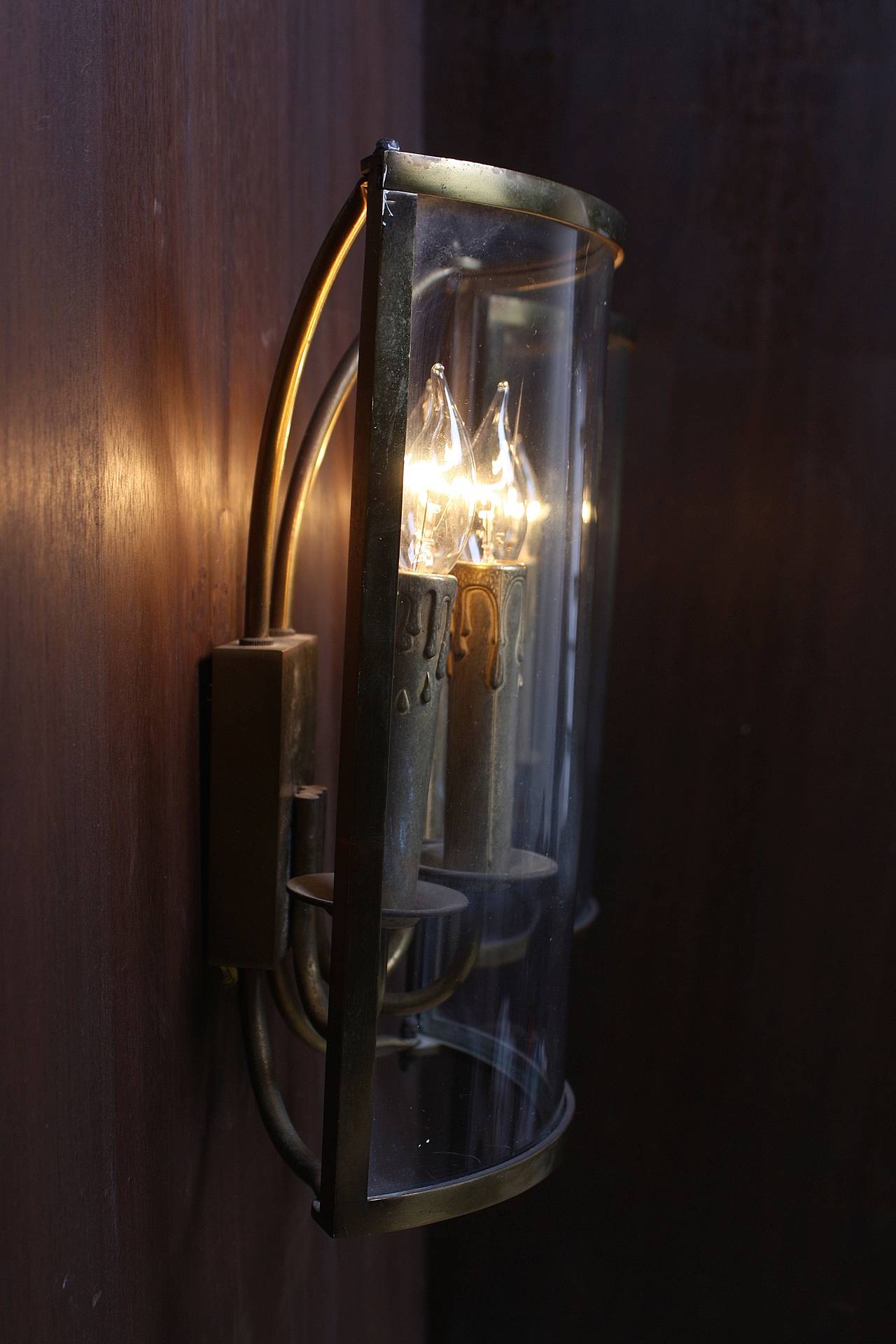 Brass and Glass English Wall Lantern In Excellent Condition For Sale In Santa Monica, CA