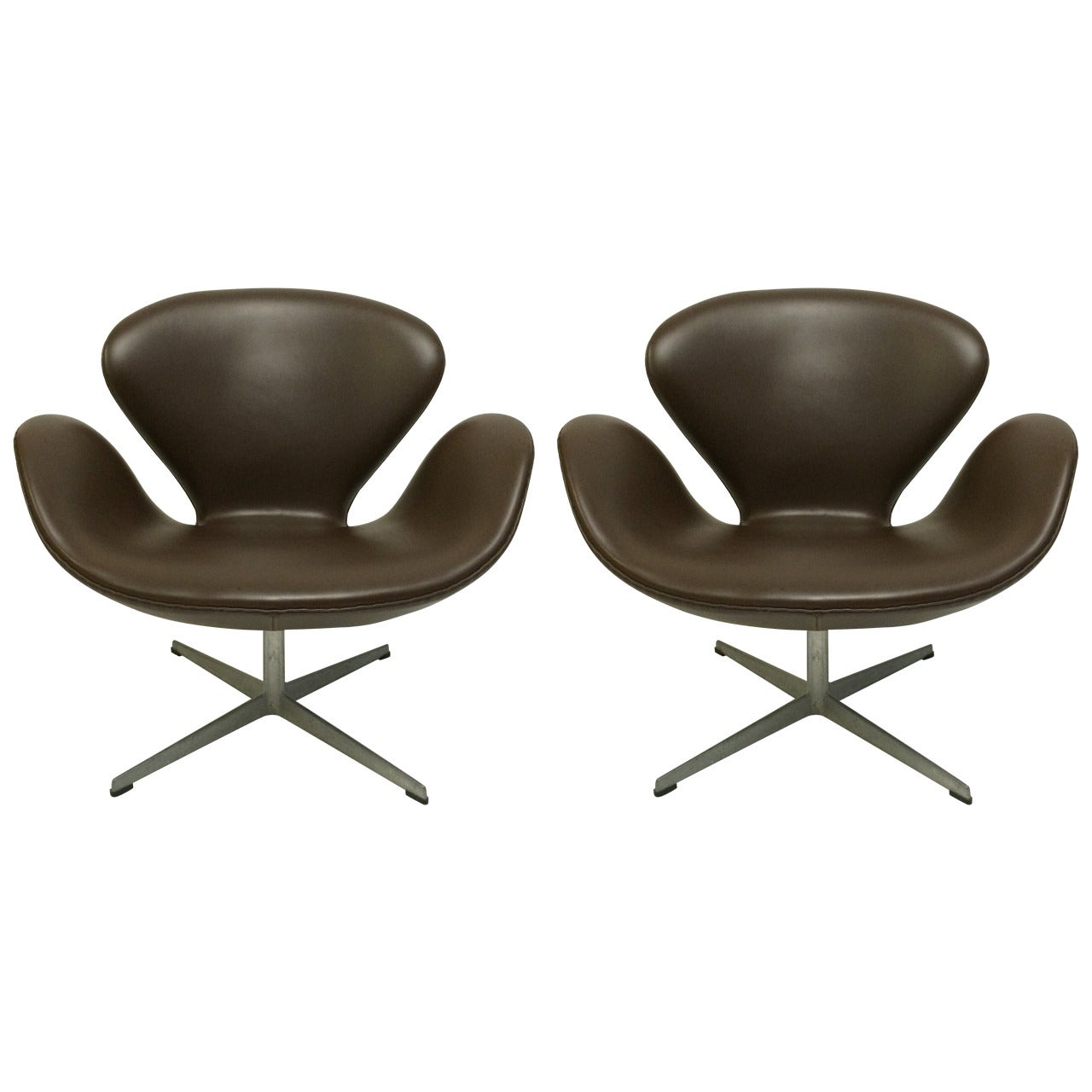 Pair of Arne Jacobsen Swan Chairs for Fritz Hansen, 1973