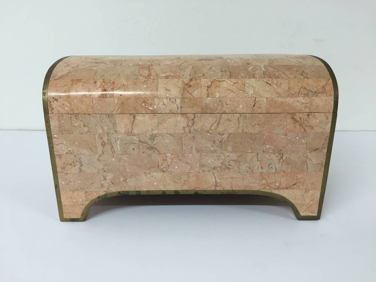 Post modern Pink tessellated marble and patinated brass jewelry chest or box by Maitland Smith, Philippines, circa 1980s