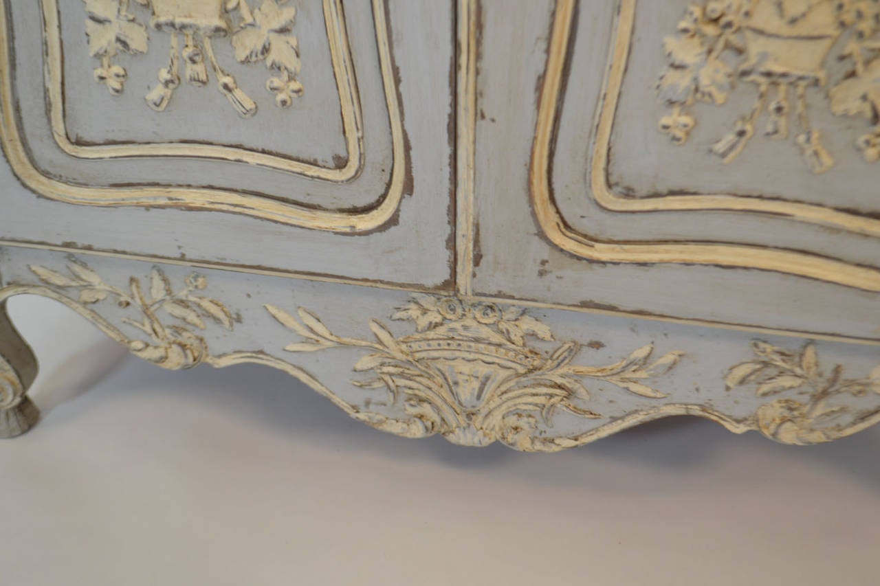 19th Century Louis XV Walnut Display Cabinet In Excellent Condition In Vista, CA