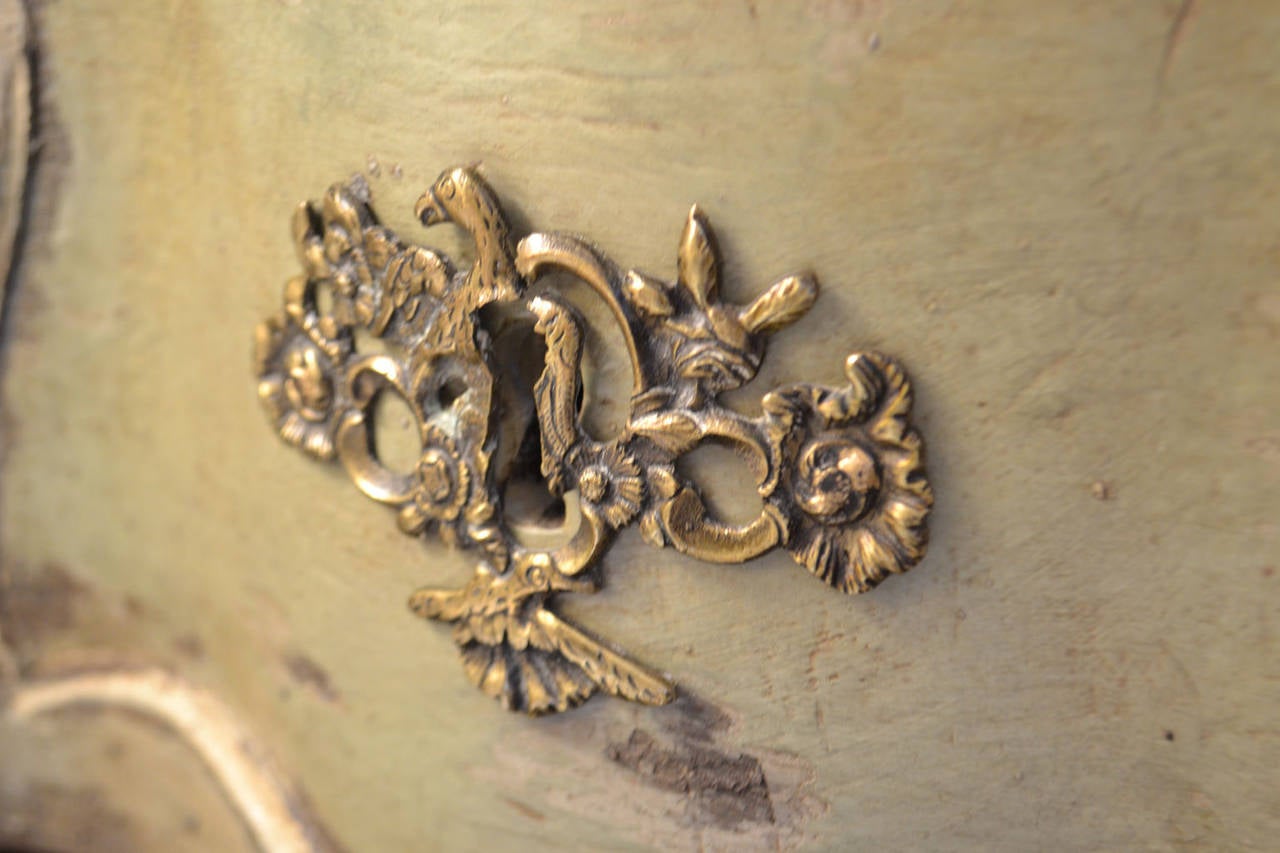 Louis XV Commode In Good Condition For Sale In Vista, CA
