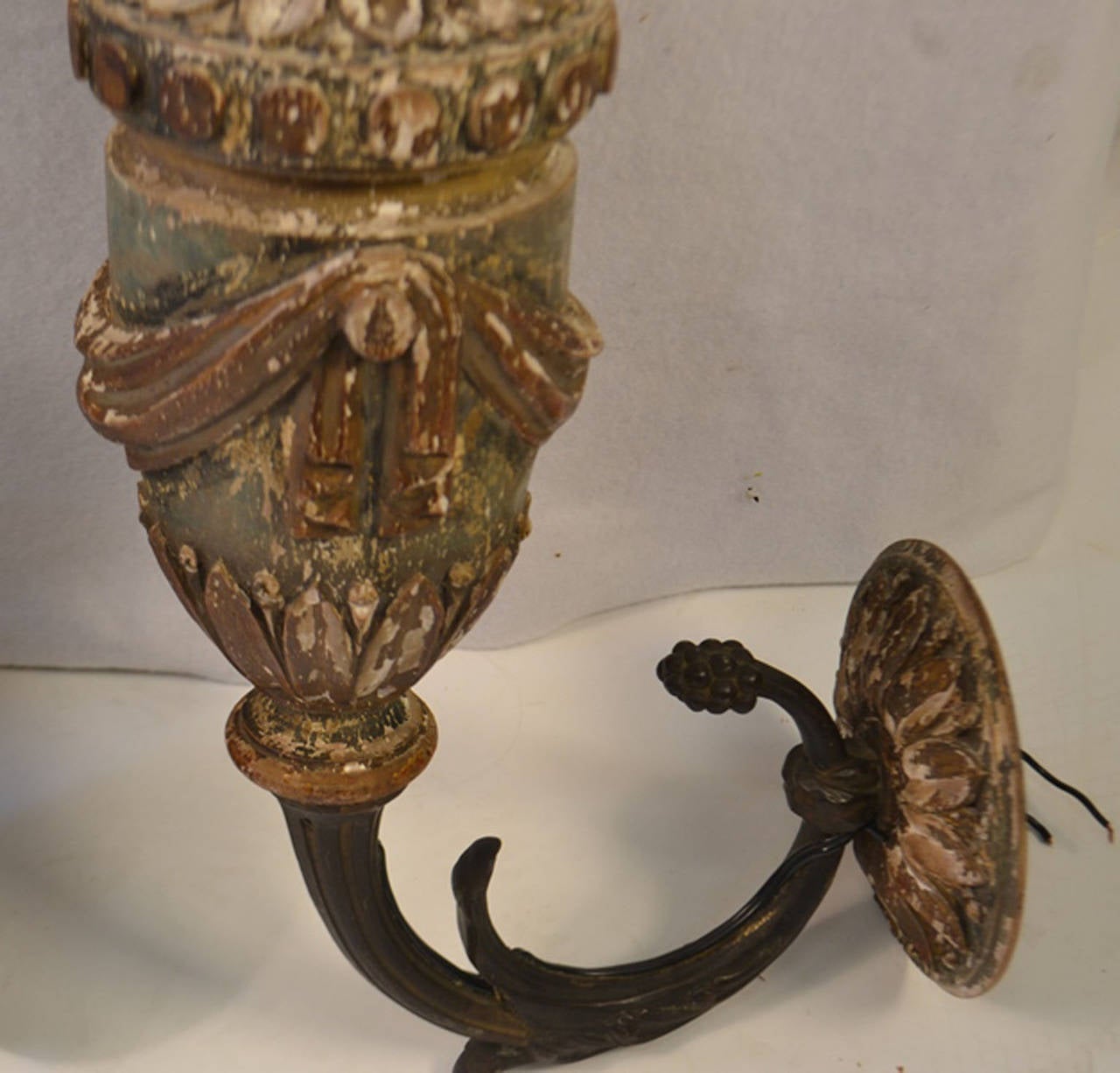 European 19th Century Pair of Louis XVI Carved Polychromed Sconces with Bronze Arms For Sale