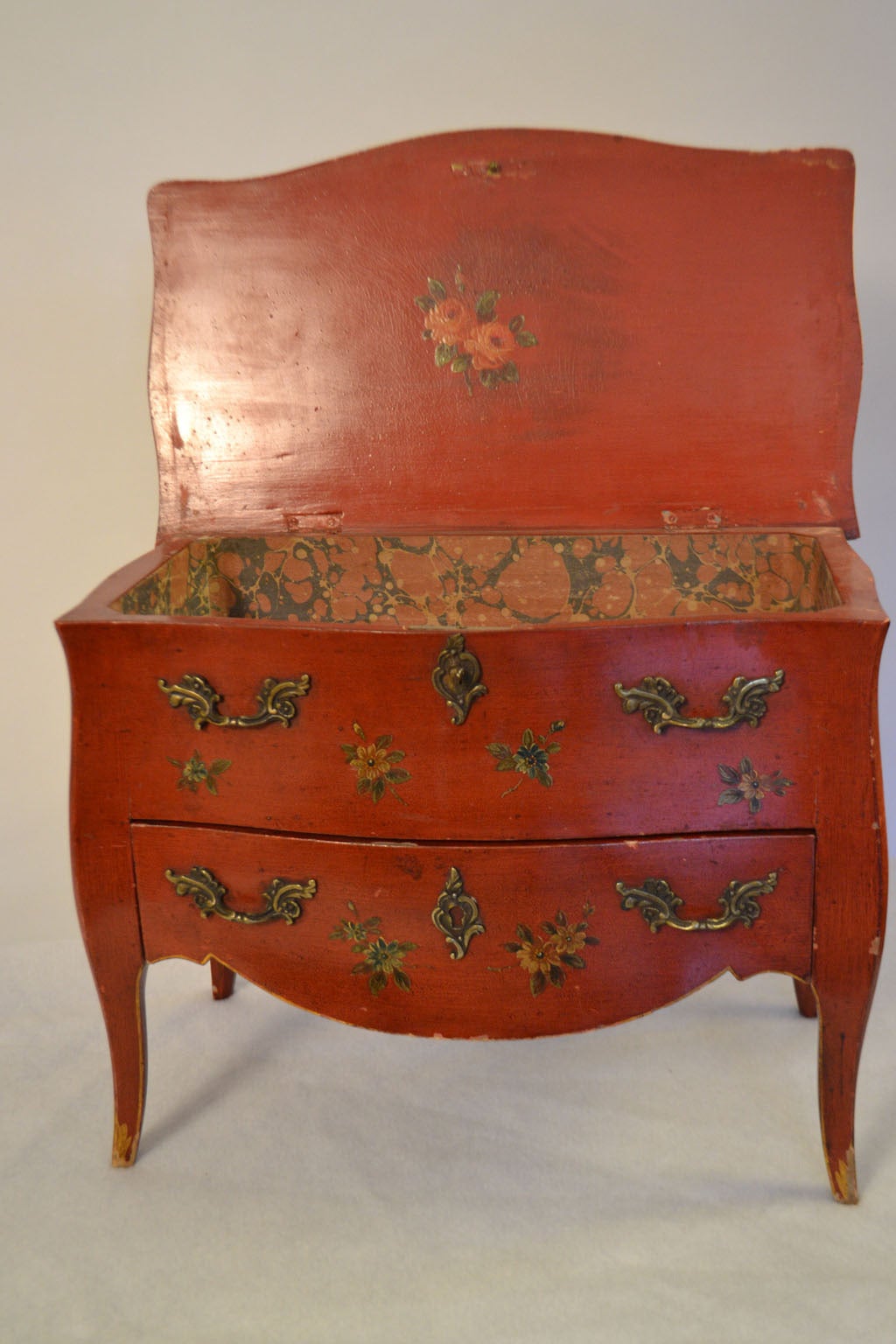 Turn-of-the-century Small Painted Commode, Apprentice Piece In Good Condition In Vista, CA