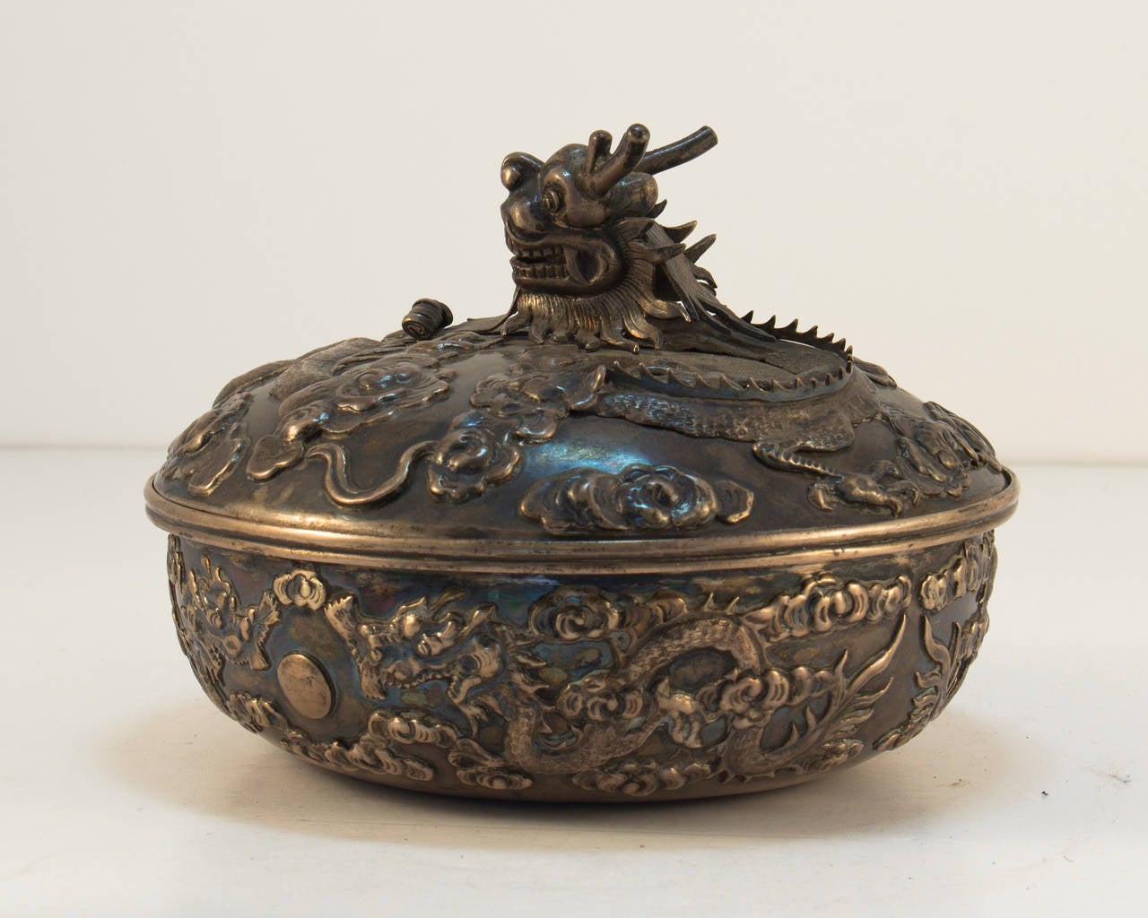 Chinese Export Silver Canister, Hong Kong, Late 19th Century, Wang Hing & Co In Excellent Condition For Sale In Hudson, NY