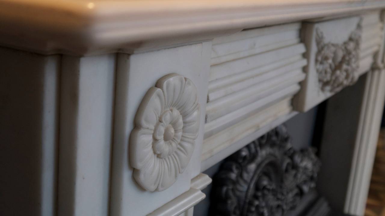 Statuary White Regency Marble Surround Fireplace with a Georgian Hob grate In Good Condition In London, GB