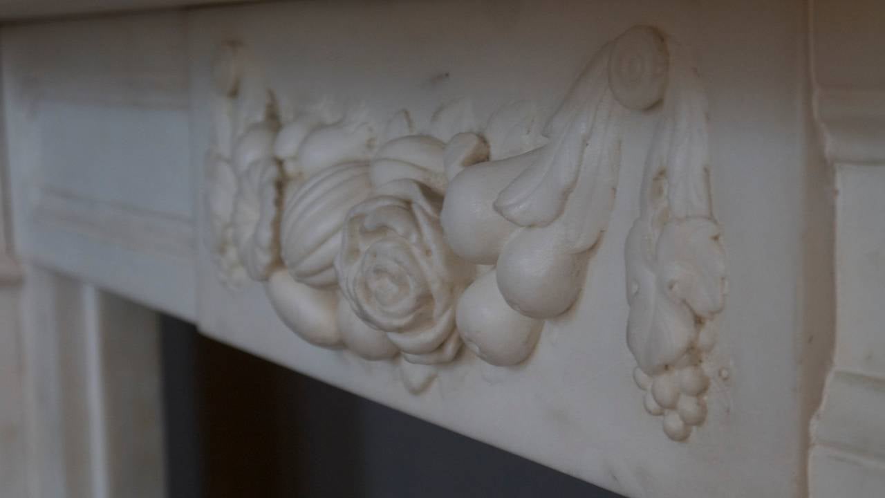 English Antique Georgian Marble Fireplace Surround with an Original Hob Grate