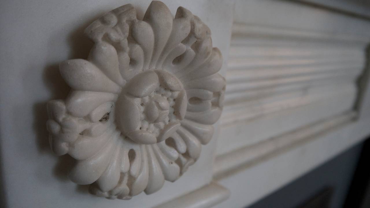 19th Century English Regency Chimneypiece in Statuary Marble