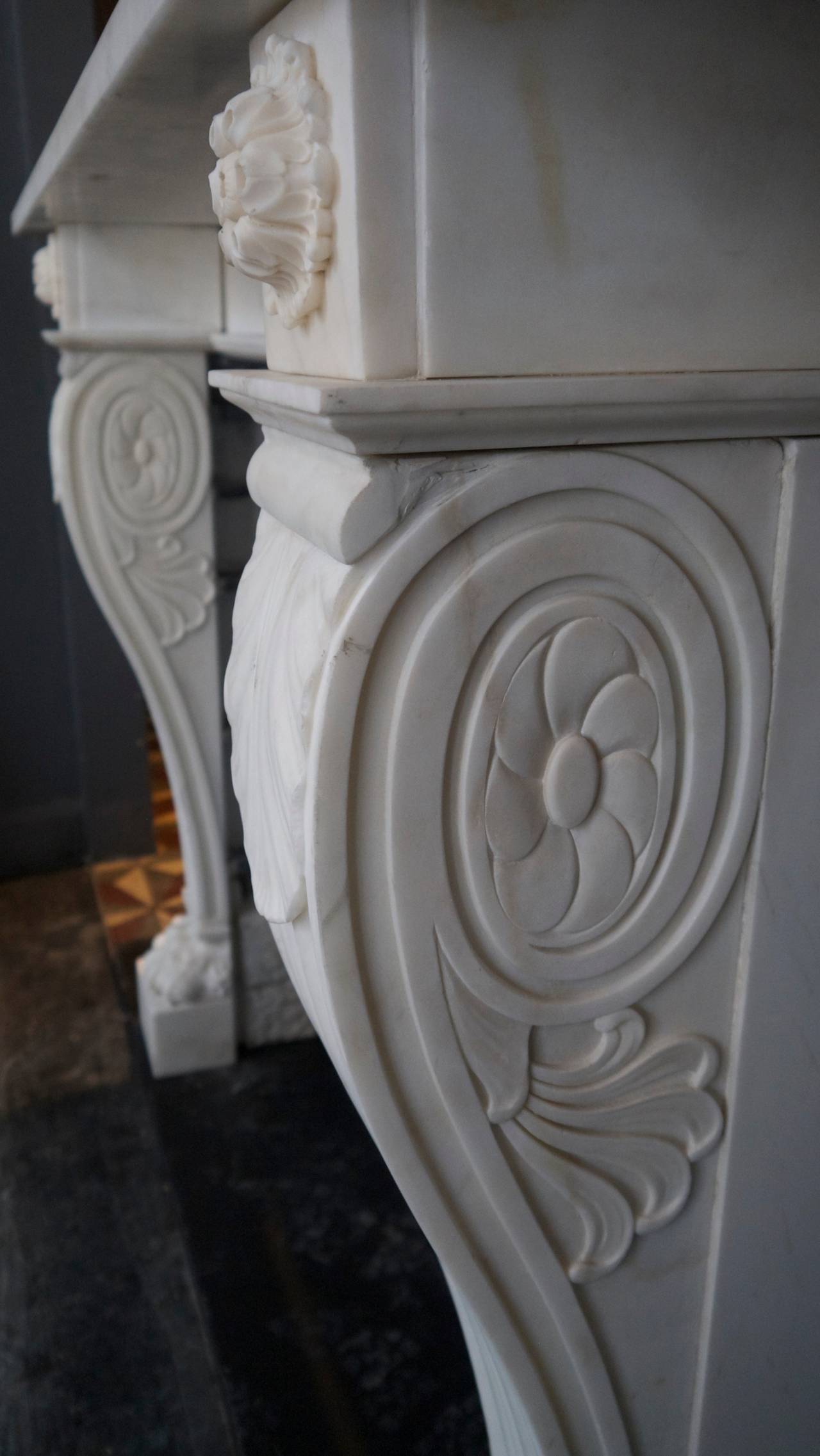 Original Statuary White Belgian Lion Paw Marble Fireplace Surround In Good Condition In London, GB