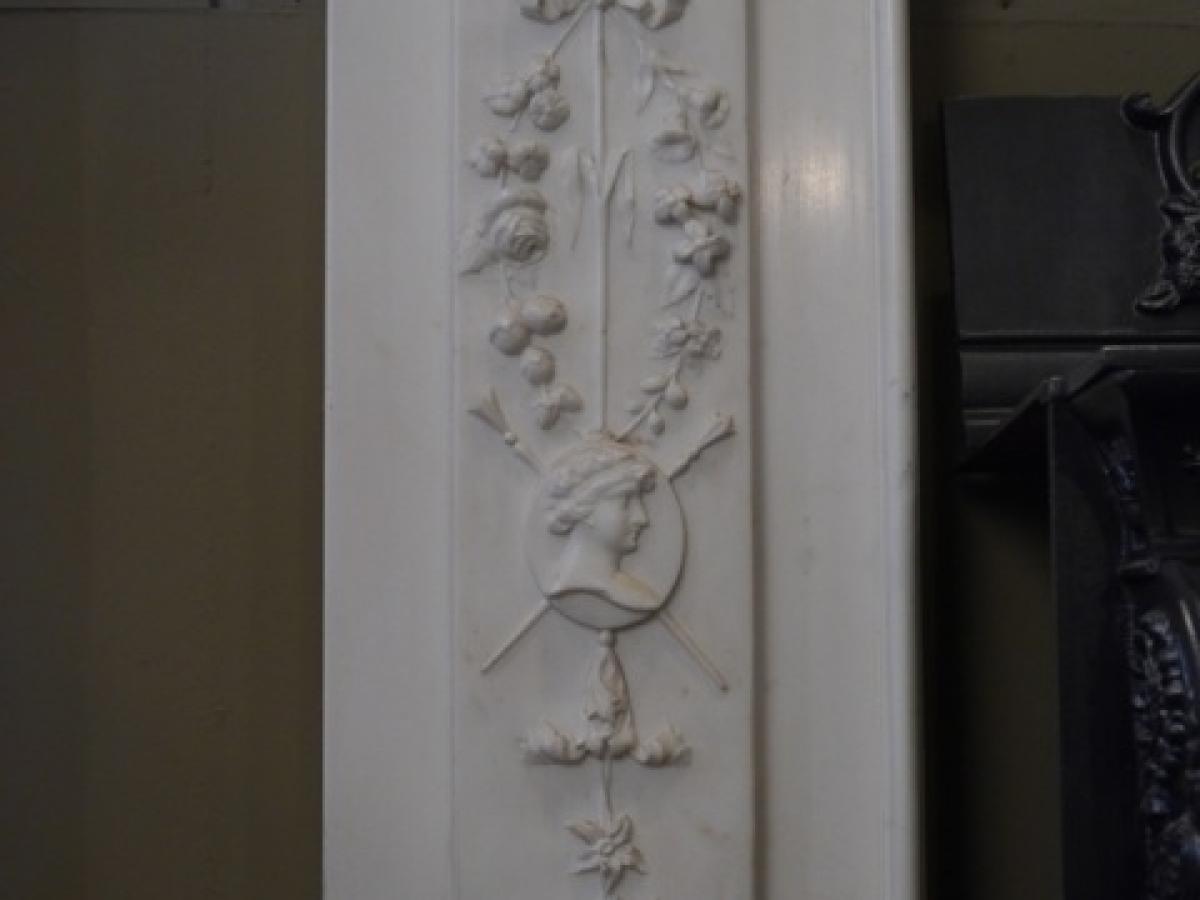 Carved Georgian Marble Fireplace Surround In Good Condition In London, GB