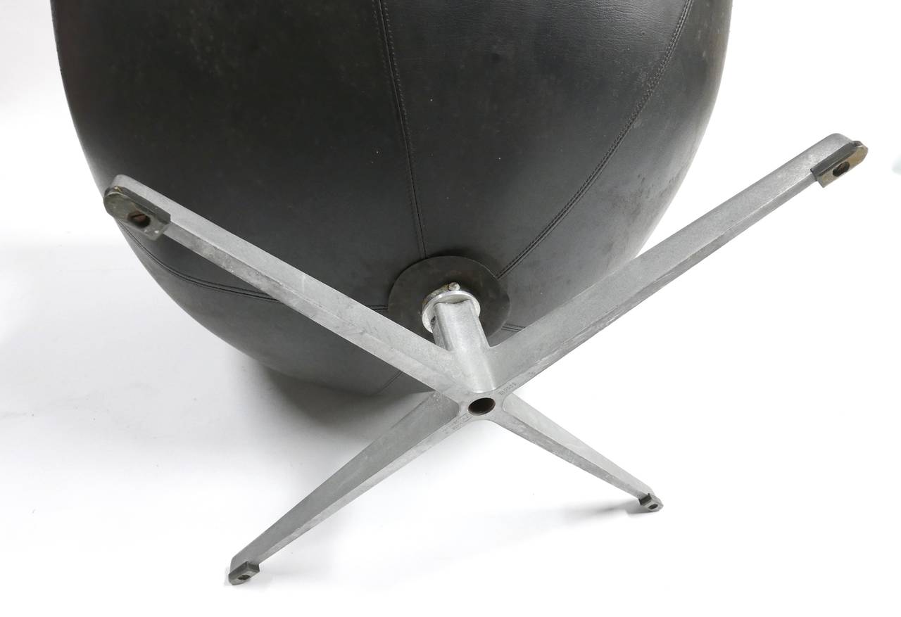 Arne Jacobsen Egg Chair by Fritz Hansen 3