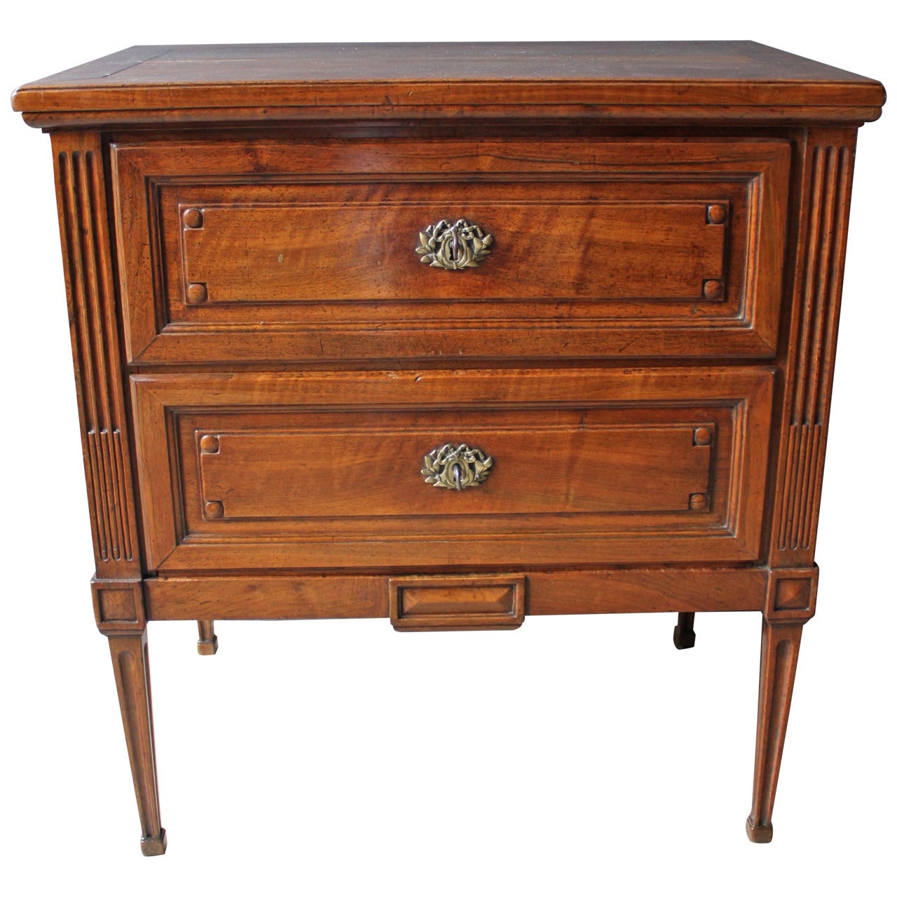 French Provençal Commode Dresser Epoque Louis XV, Walnut, 18th Century