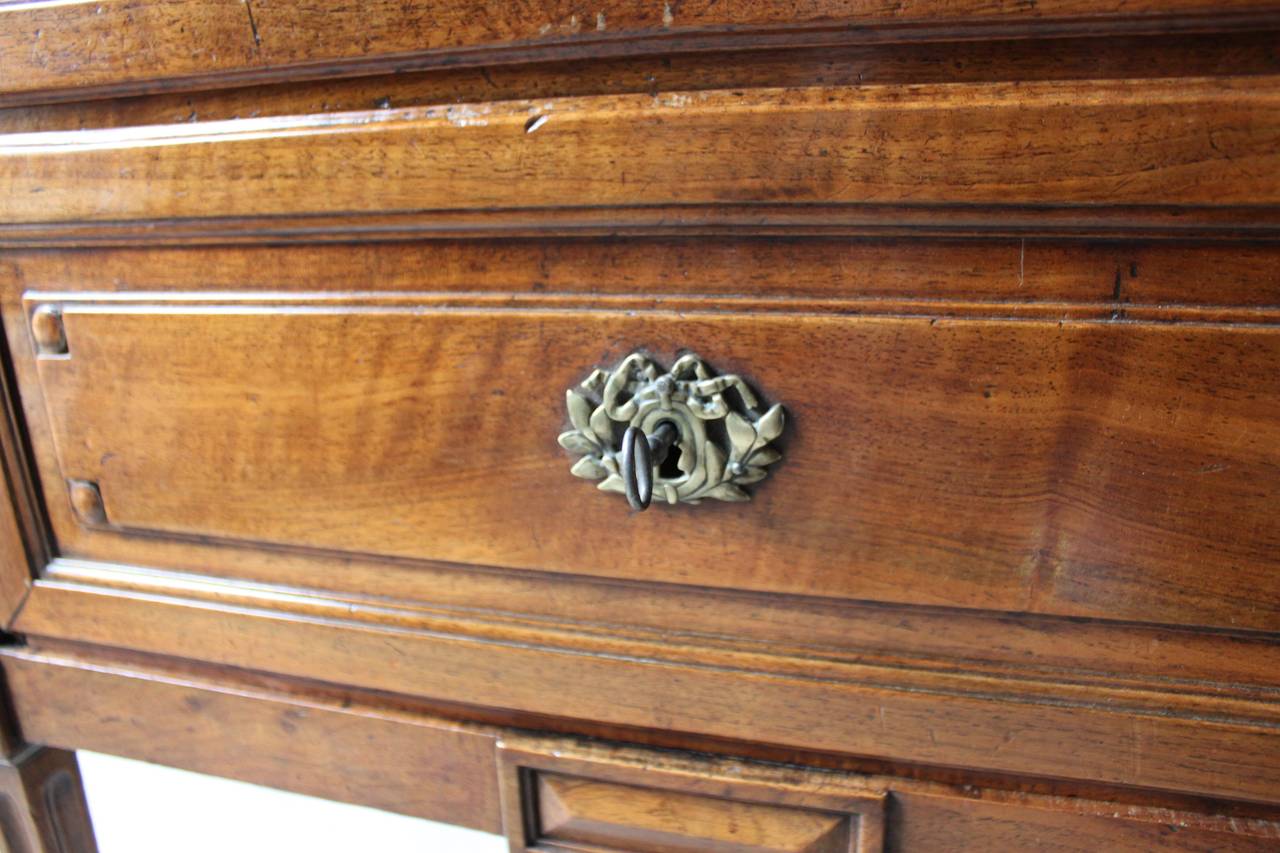 Wood French Provençal Commode Dresser Epoque Louis XV, Walnut, 18th Century