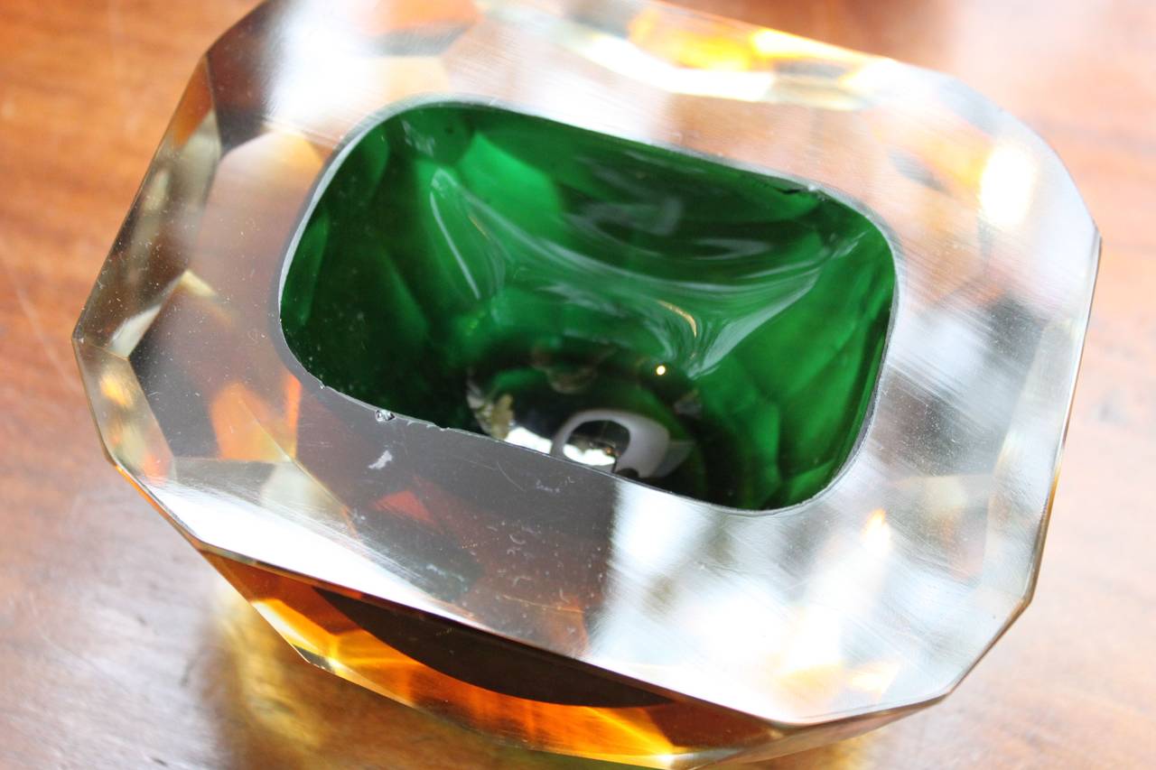 Faceted Crystal Bowl with Emerald Green Color, 20th Century In Good Condition In San Antonio, TX