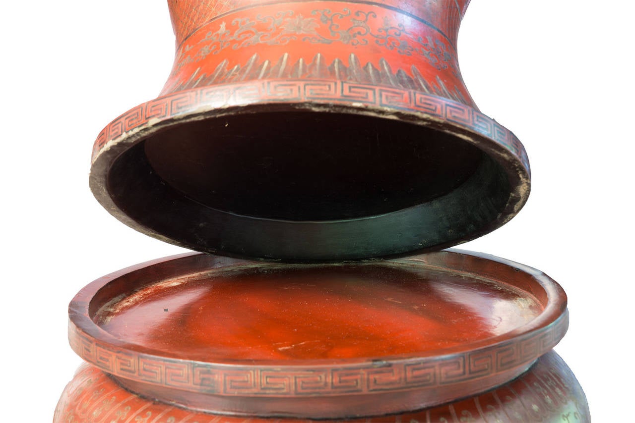 Pair of Red Lacquer Chinese Vases, 19th Century For Sale 1