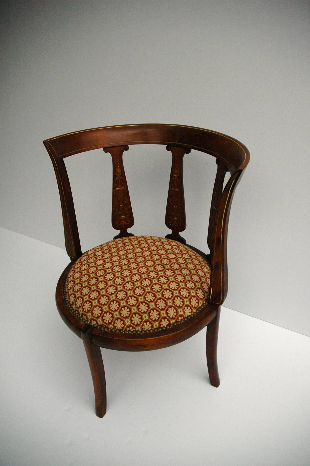 Georgian 19th Century English Corner Chair with Mother-of-pearl Inlay