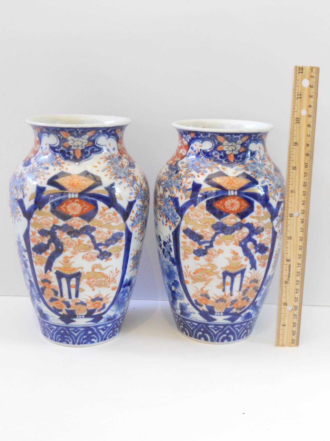 Pair of Signed Imari Vases, 19th Century In Excellent Condition For Sale In San Antonio, TX