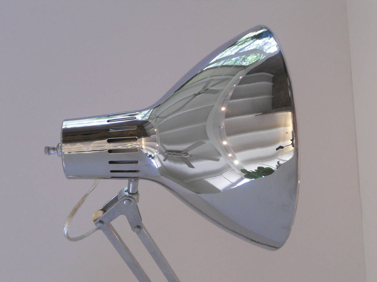 Contemporary Articulated Chrome Desk Lamp or Task Light In Good Condition For Sale In San Antonio, TX