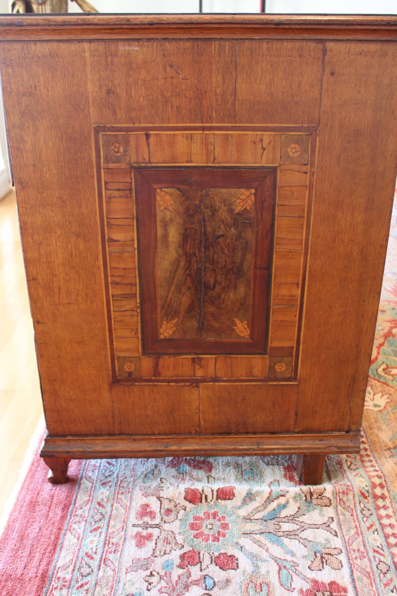 Italian Fruitwood Commode with Inlaid Parquetry Detailing, Italy 19th Century In Good Condition In San Antonio, TX