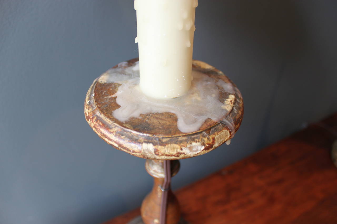 Coppia di lampade a candelabro in Wood del XVIII secolo con paralumi personalizzati di Fortuny 3