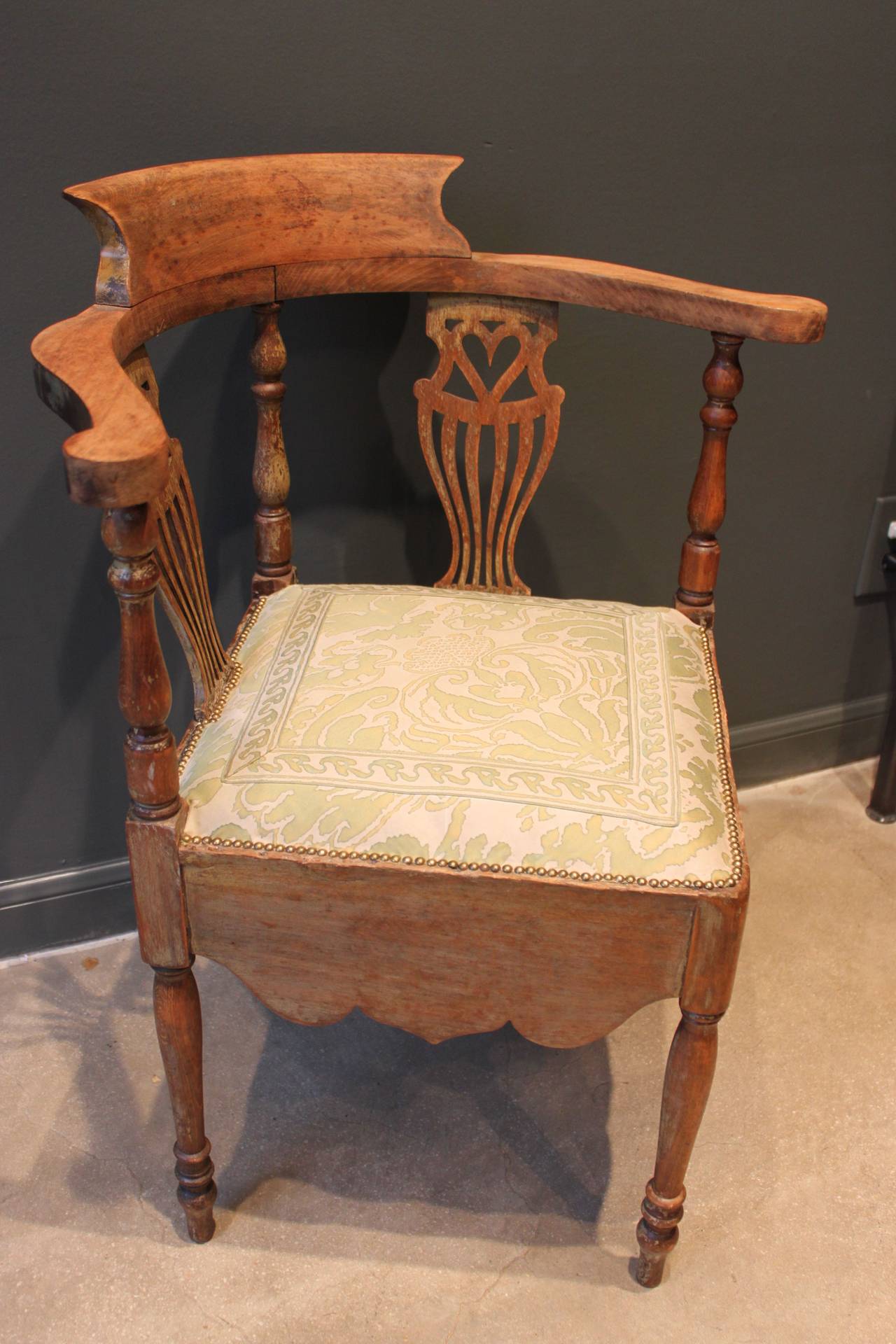 Corner Chair with Pierced Back Splat of Heart and Fortuny Seat, 18th Century 3