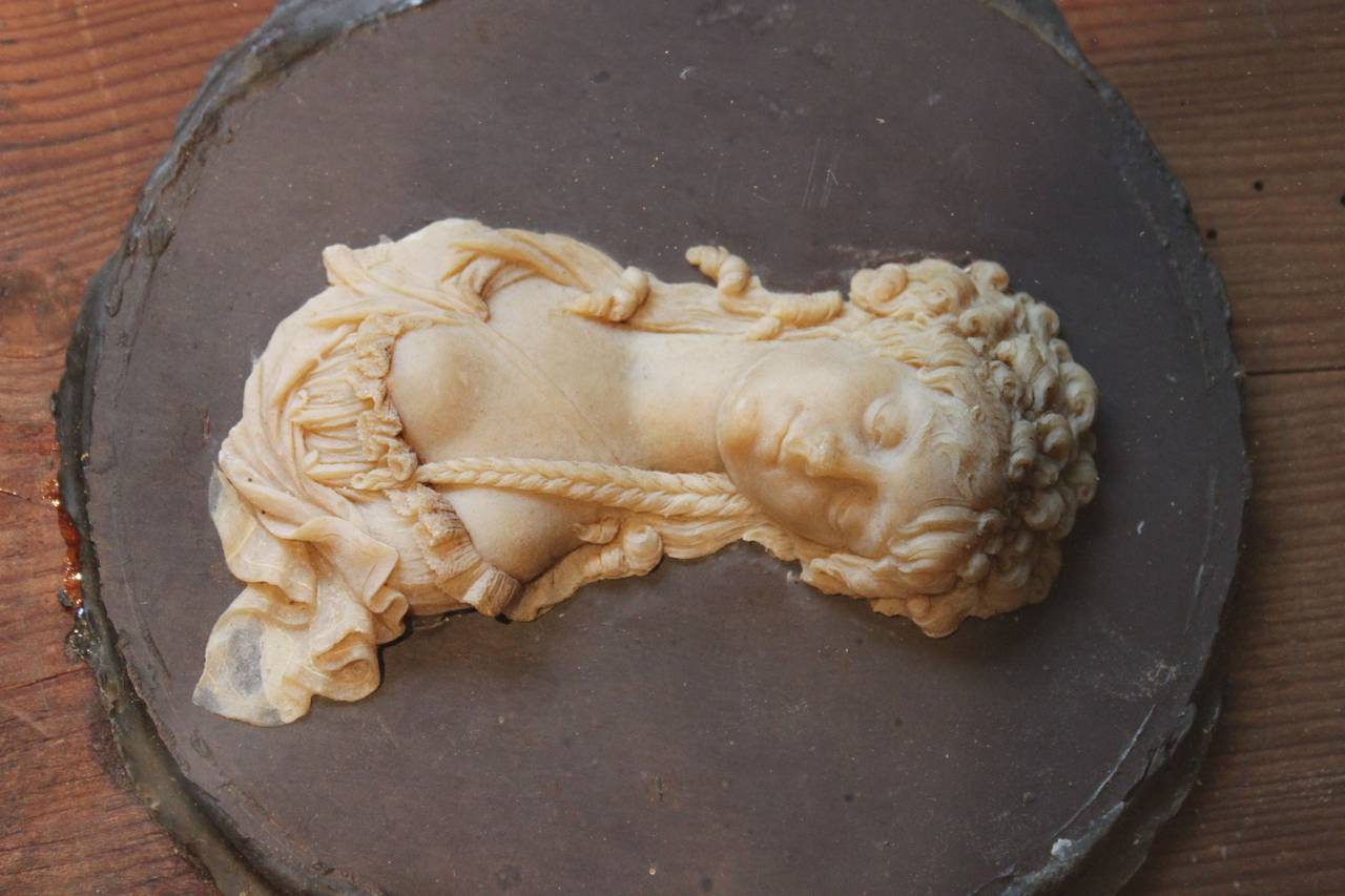 Miniature Bas-Relief Wax Portrait of Woman, 18th Century In Good Condition For Sale In San Antonio, TX