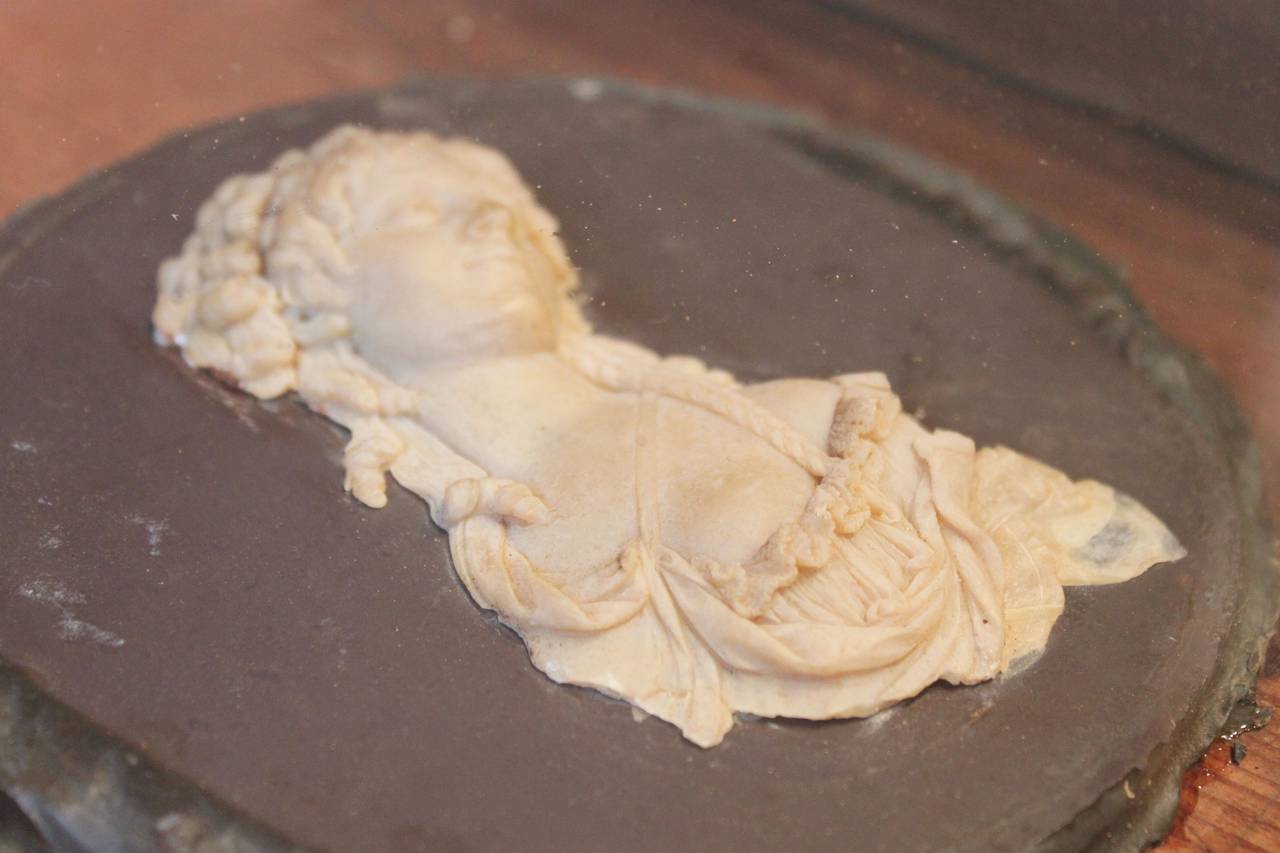 Miniature Bas-Relief Wax Portrait of Woman, 18th Century For Sale 1