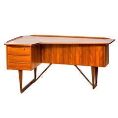 Peter Lovig Nielsen Desk