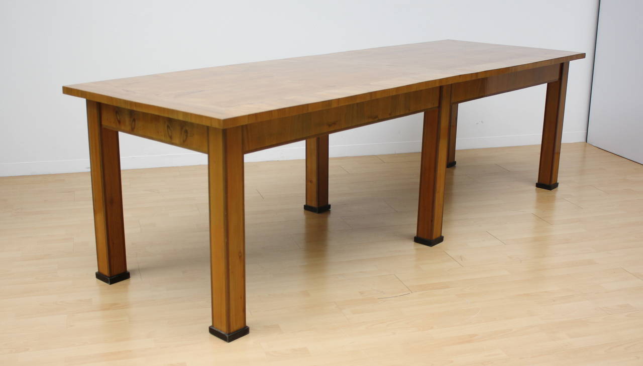 Elegante tavolo a sei gambe in ciliegio Biedermeier.
