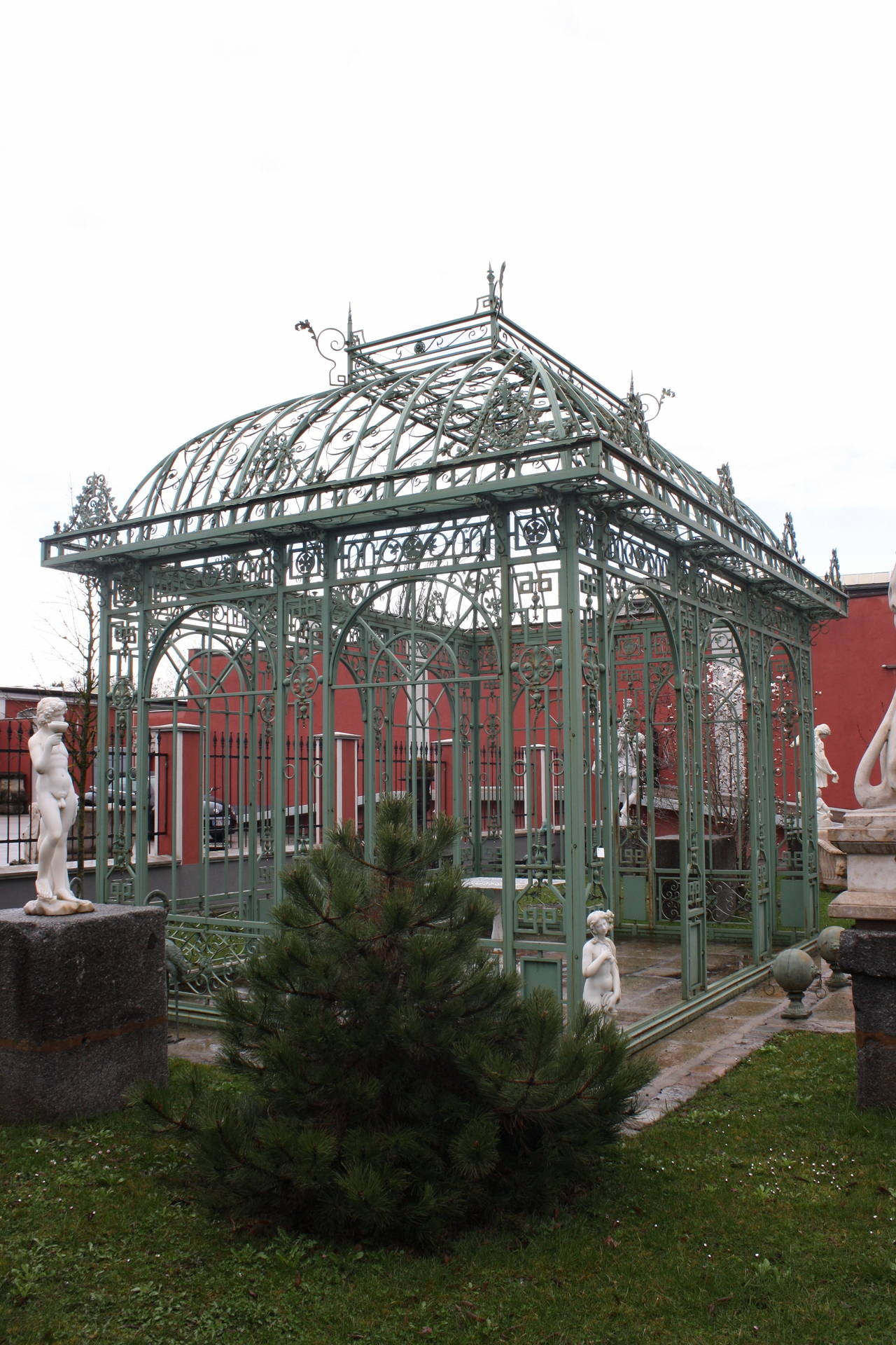 Exceptional Cast Iron Pavillon In Good Condition For Sale In Wels, AT