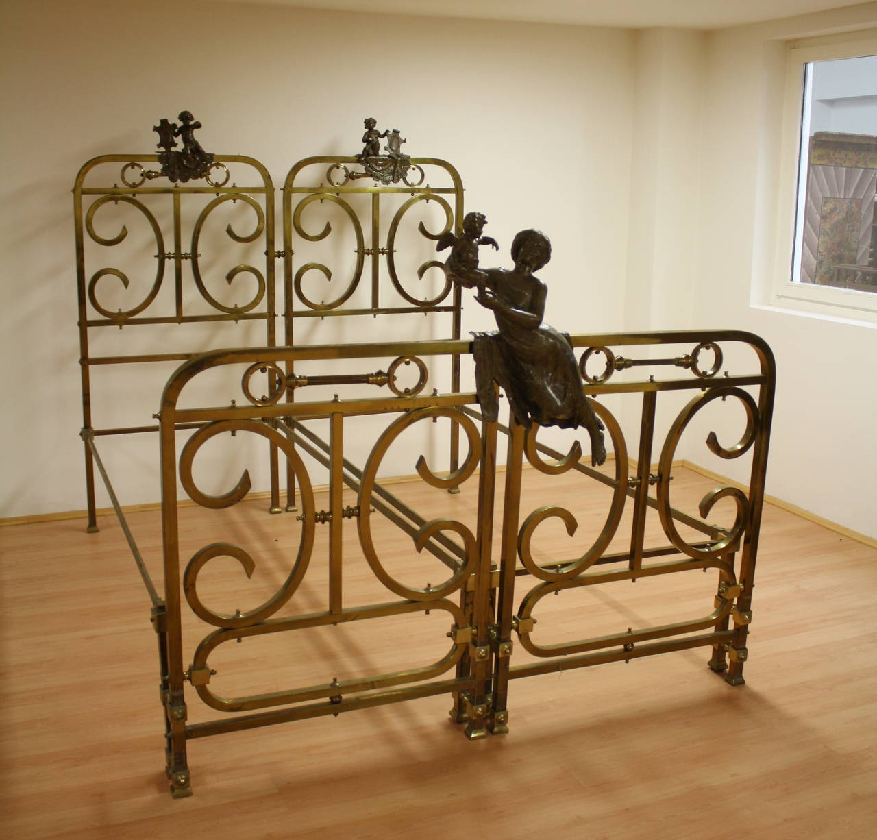 Masterpiece of a Pair brass beds toped with Angels on the headboard and fixed together with a Lady figure holding an Angel at the food of the bed.
One stake is missing inside at the Food end of the bed.
Inside from Head to Food: L 212cm (203cm), W