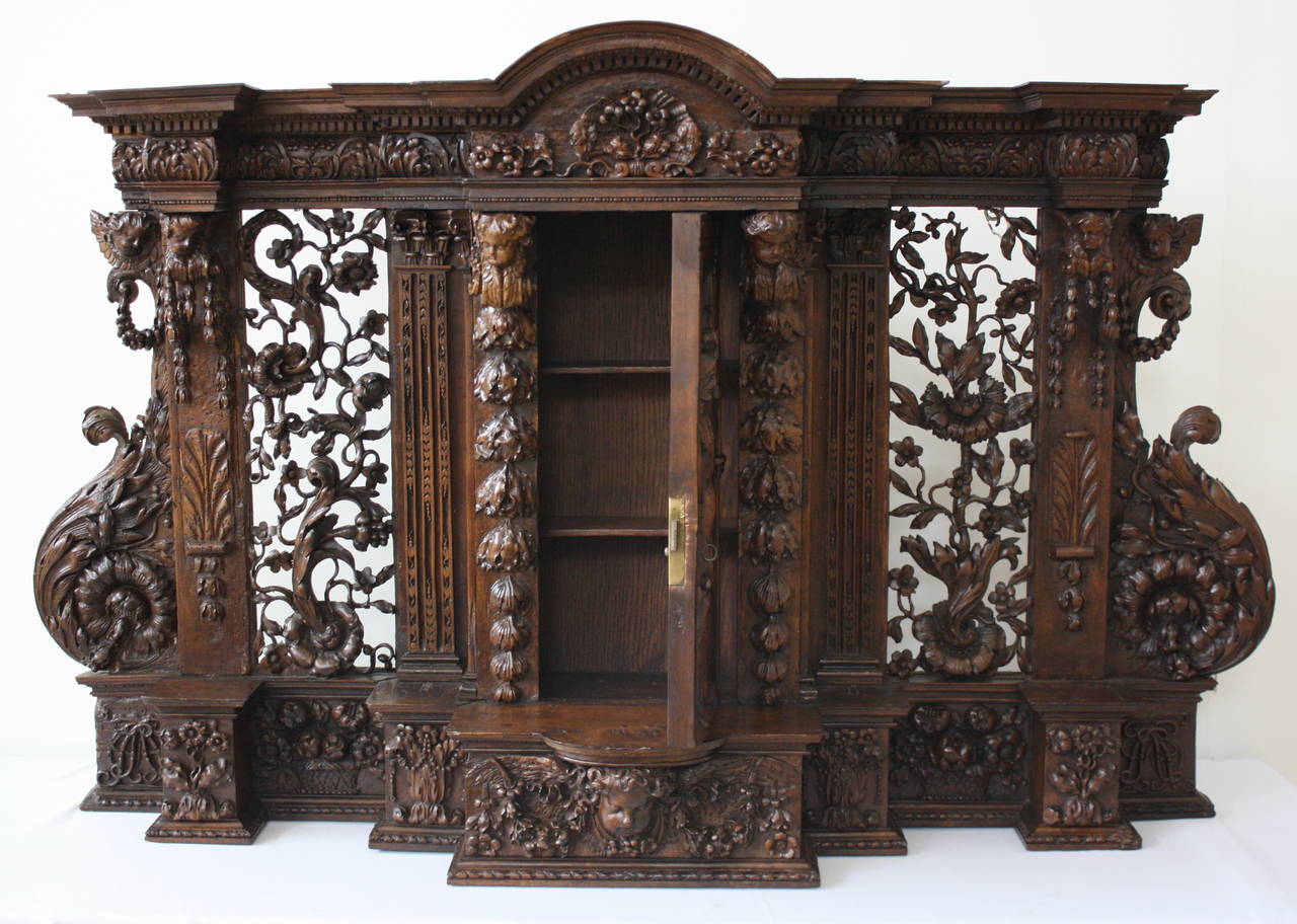 French 17th Century Fine Carved Renaissance Tabernacle For Sale