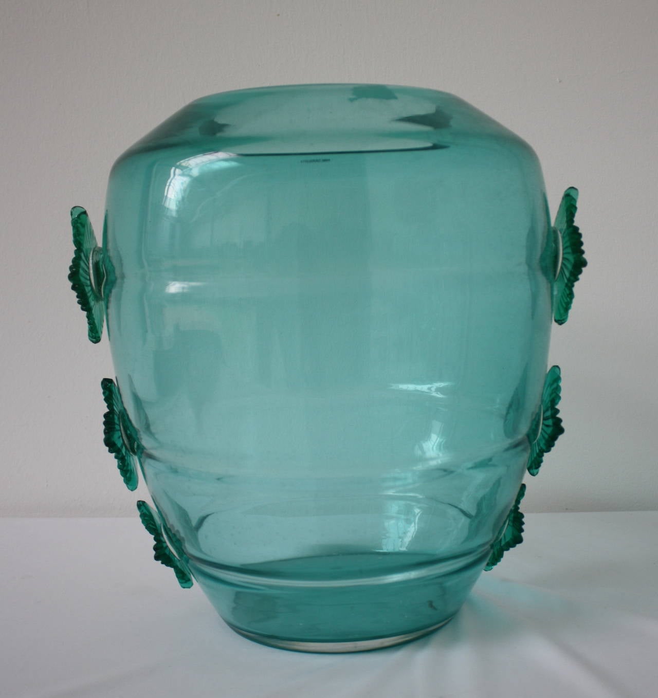 Decorative modern green Glass Vase, signed Seguso v. of arte. Italy, Murano.