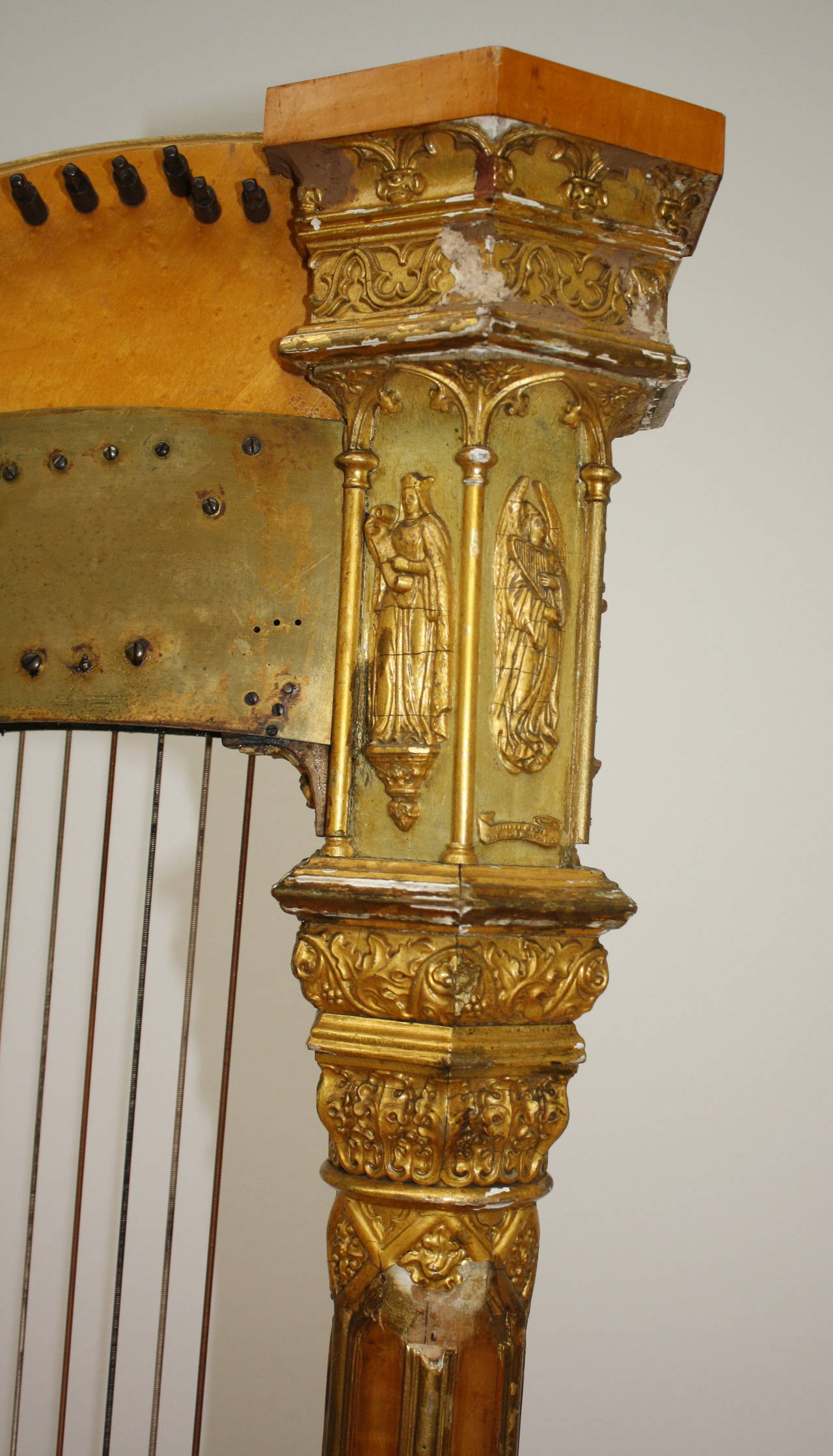 19th Century English Gothic Revival Giltwood Bird's-Eye Marble Harp For Sale 4
