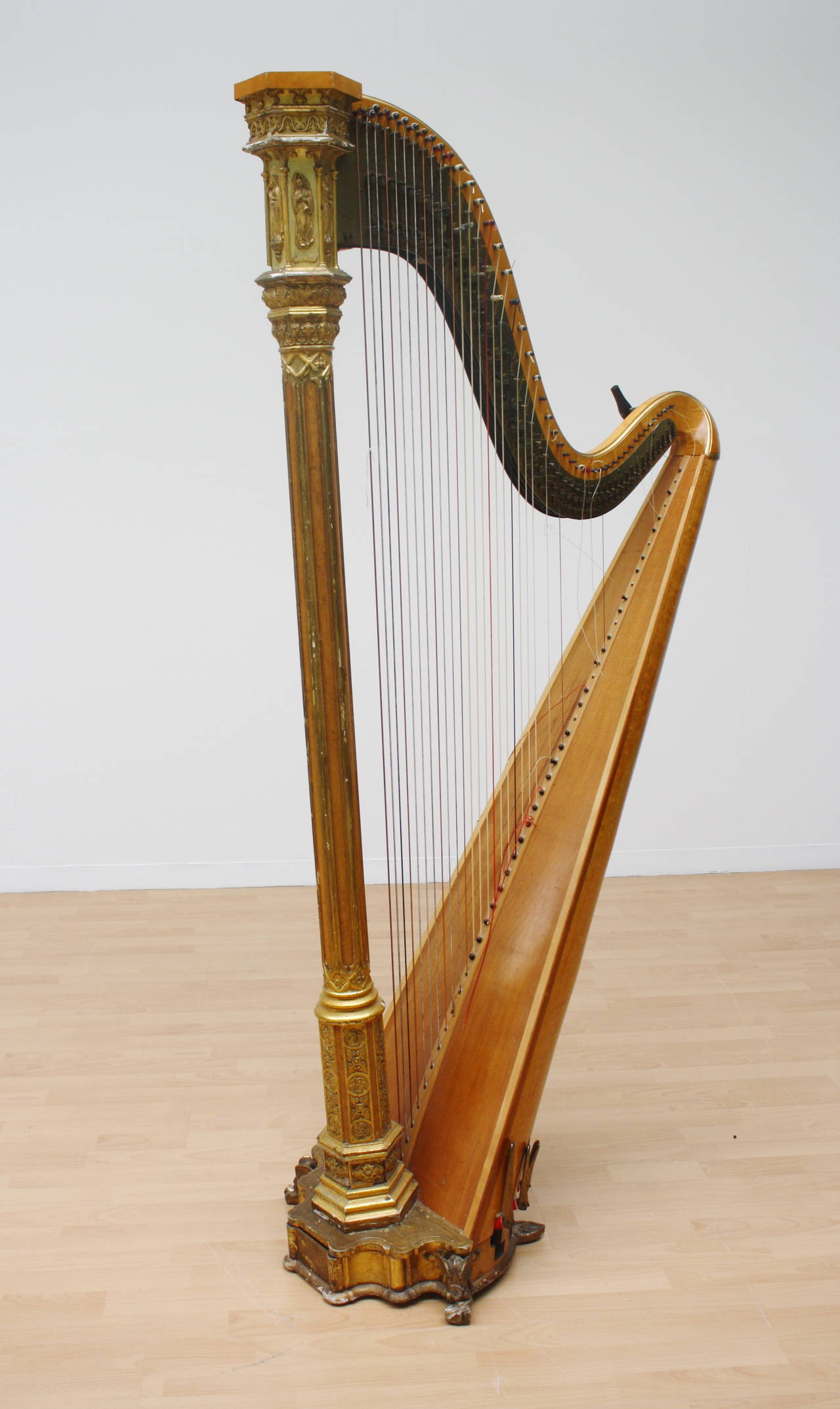 Early 19th Century 19th Century English Gothic Revival Giltwood Bird's-Eye Marble Harp For Sale