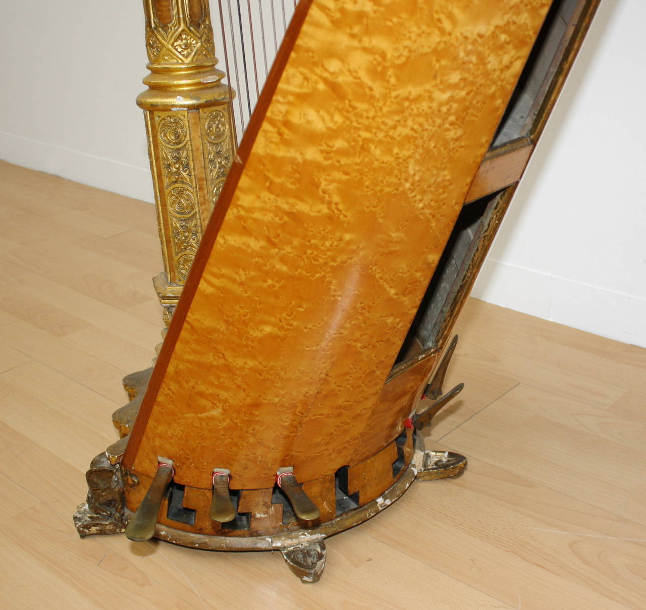 19th Century English Gothic Revival Giltwood Bird's-Eye Marble Harp For Sale 2