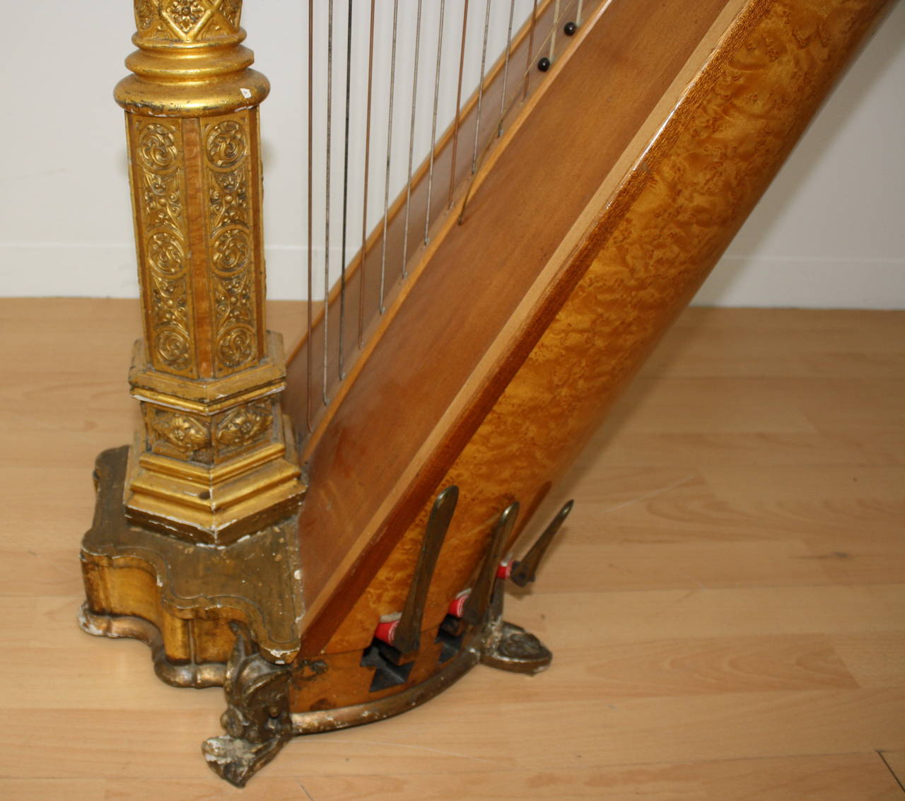 19th Century English Gothic Revival Giltwood Bird's-Eye Marble Harp For Sale 3