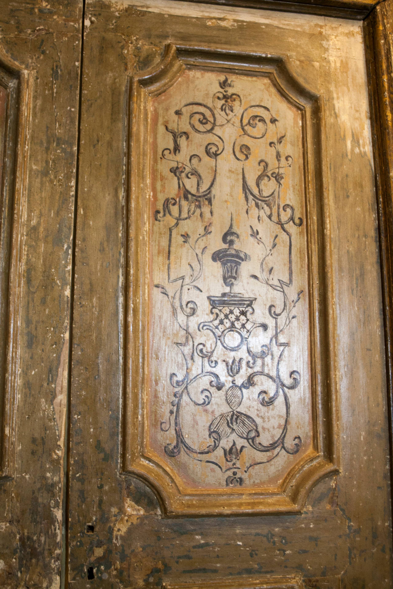 Antique lacquered door. 
Complete with its original frame.
Comes from Naples.