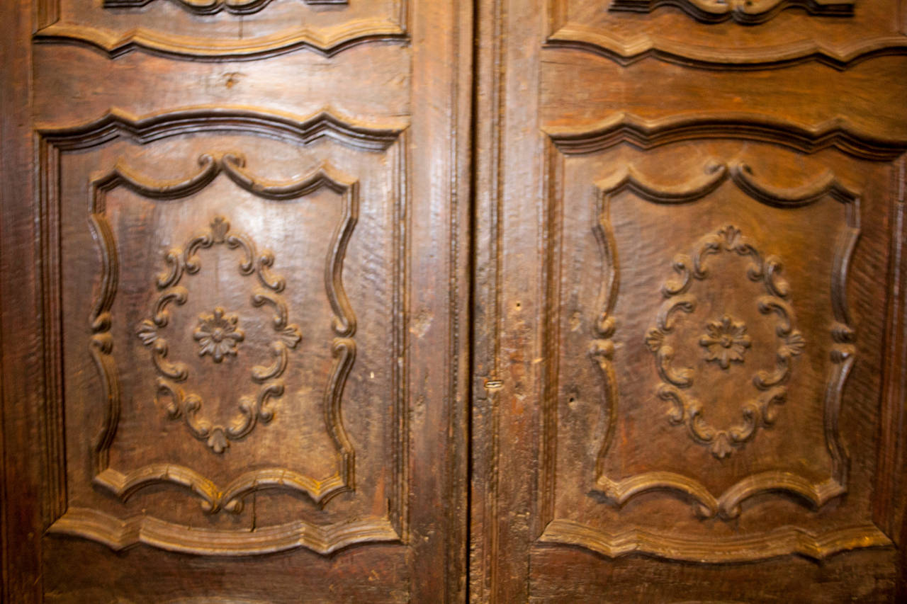 Hand-Carved Antique Double entrance Door made of Walnut, '600 Italy For Sale