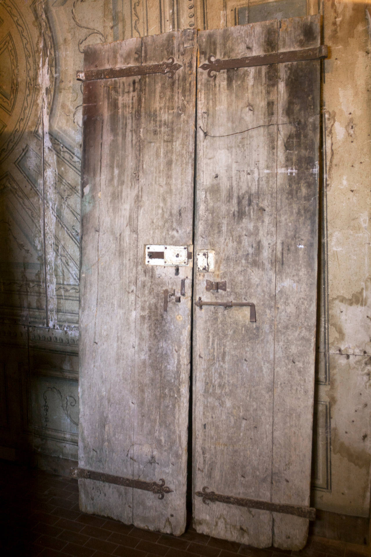 Antike Doppeltür aus Nussbaum im Zustand „Gut“ im Angebot in Cuneo, Italy (CN)