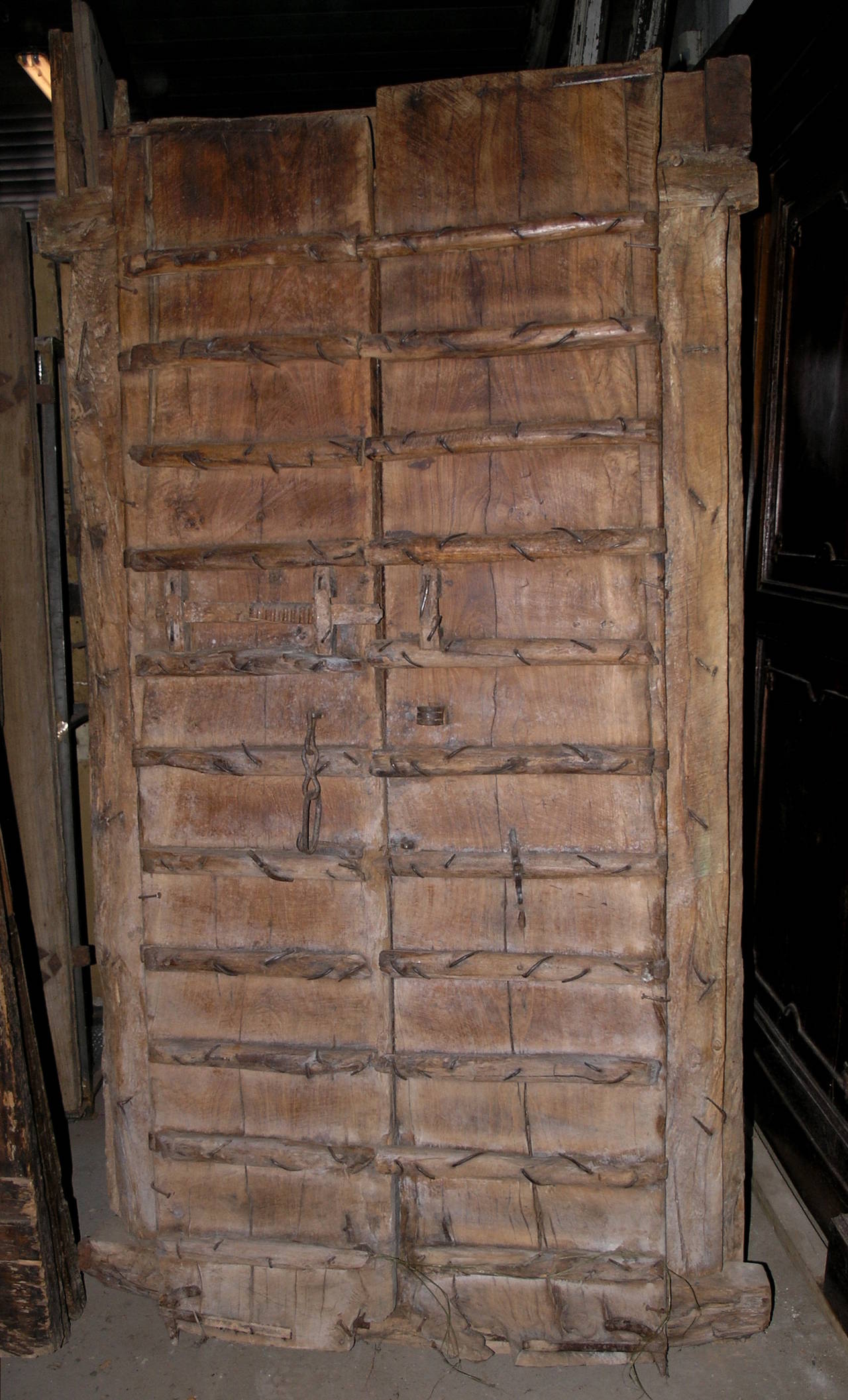 Antique door.
Comes from India.